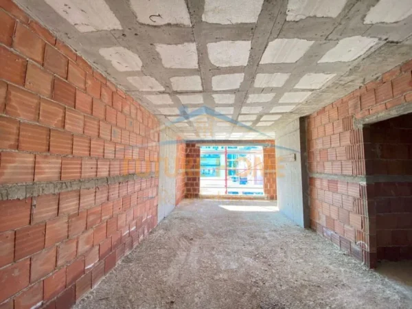 Tirane, shes apartament 3+1+Ballkon Kati 10, 141 m² 338.000 € (Komuna e Parisit)