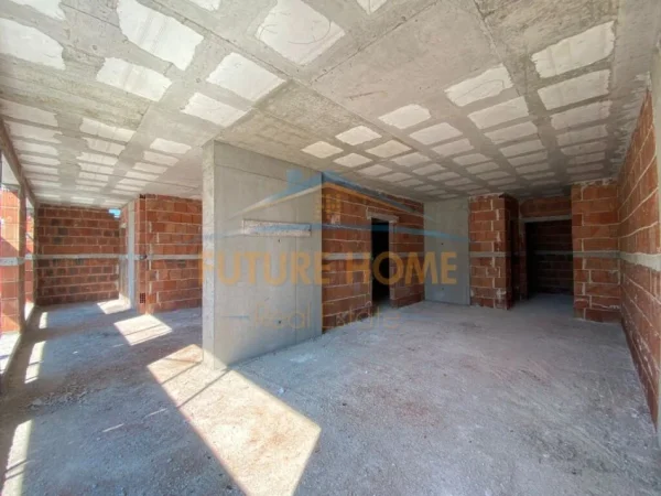 Tirane, shes apartament 3+1+Ballkon Kati 10, 141 m² 338.000 € (Komuna e Parisit)