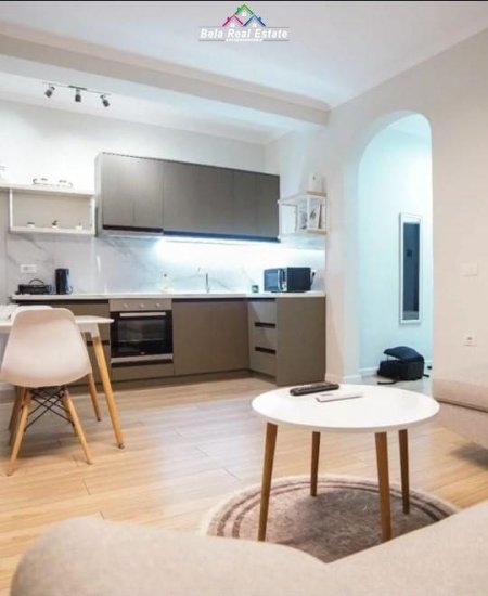 Tirane, jepet me qera 1+1 Kati 4, 70 m² 600 € (Bulevardi Zogu I)