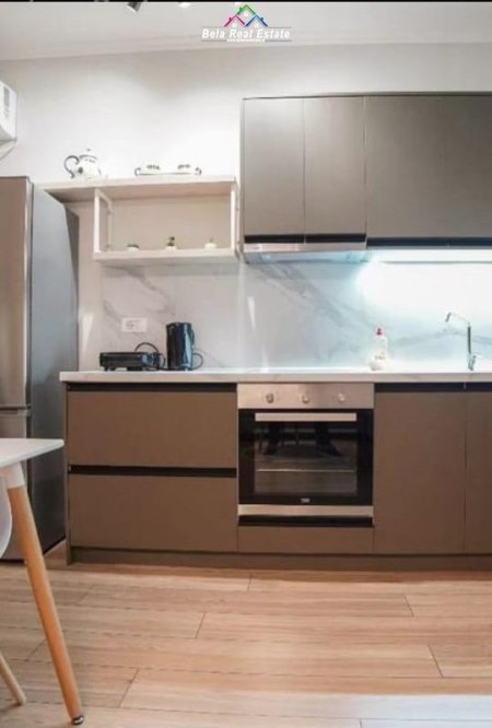 Tirane, jepet me qera 1+1 Kati 4, 70 m² 600 € (Bulevardi Zogu I)