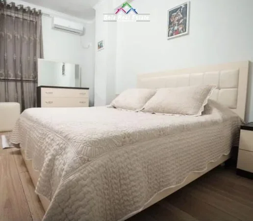 Tirane, jepet me qera 1+1 Kati 4, 70 m² 600 € (Bulevardi Zogu I)