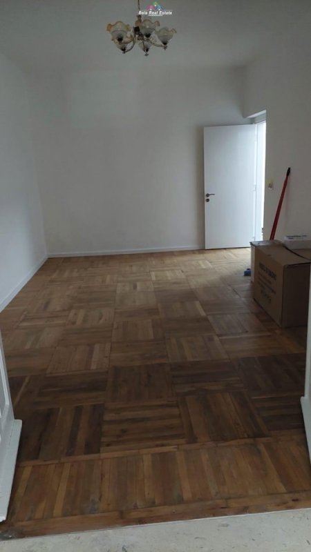 Tirane, jepet me qera zyre Kati 3, 120 m² 950 € (myslym shyri)