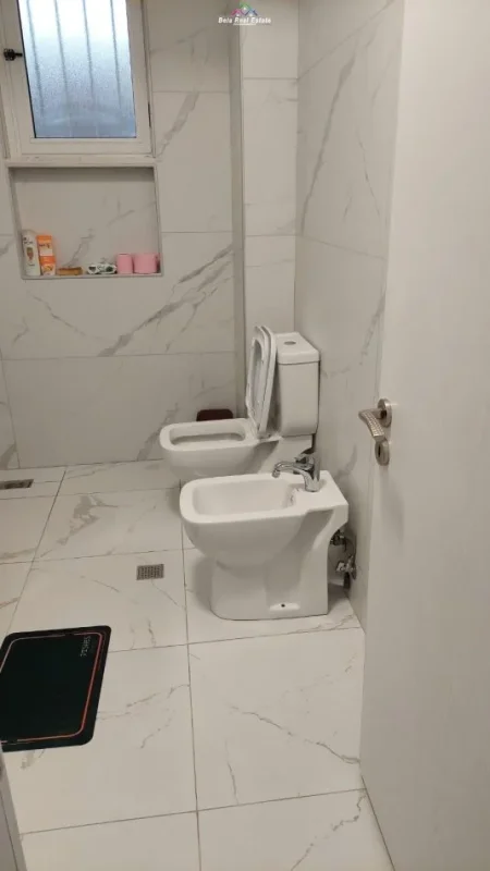 Tirane, jepet me qera zyre Kati 3, 120 m² 950 € (myslym shyri)