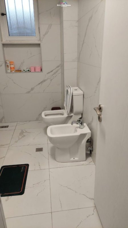 Tirane, jepet me qera zyre Kati 3, 120 m² 950 € (myslym shyri)