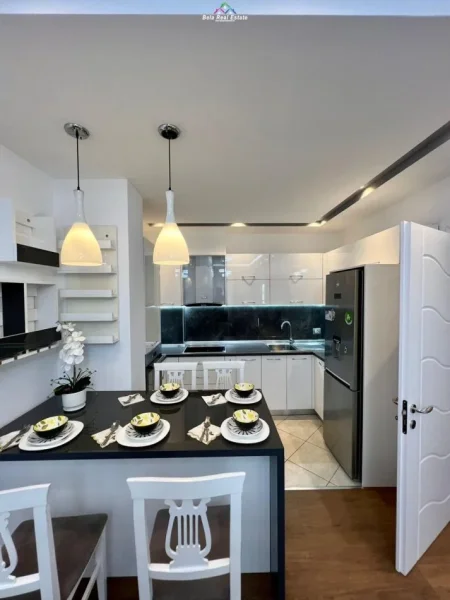 Tirane, shes apartament 2+1 Kati 3, 94 m² 145.000 € (yzberisht)