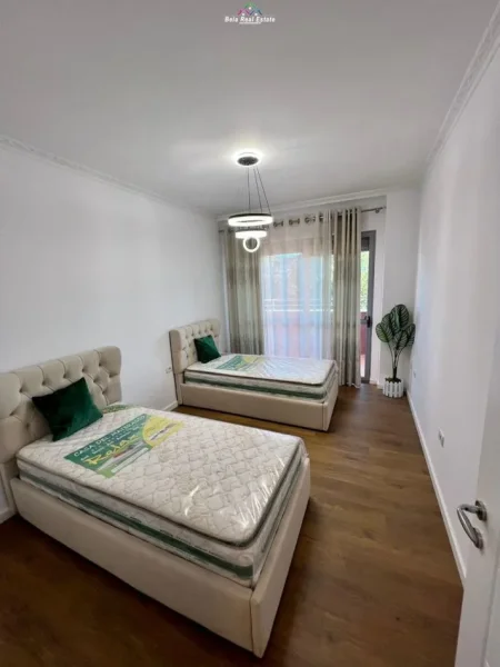 Tirane, shes apartament 2+1 Kati 3, 94 m² 145.000 € (yzberisht)