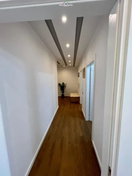 Tirane, shes apartament 2+1 Kati 3, 94 m² 145.000 € (yzberisht)