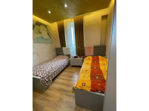 Tirane, shitet apartament 2+1+Ballkon Kati 6, 105 m² 200.000 € (fusha e aviacionit)