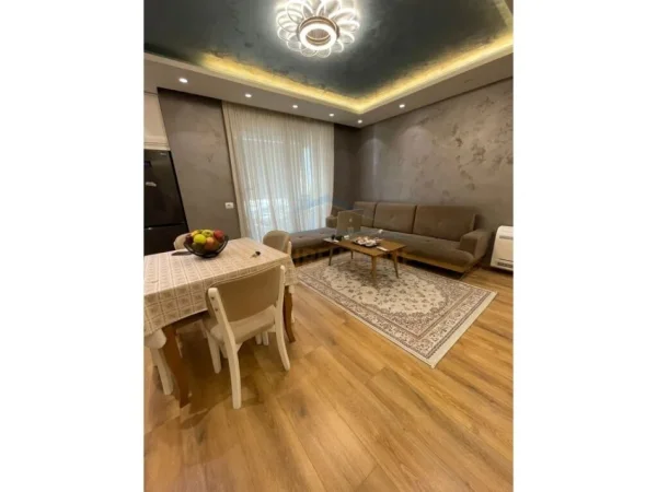 Tirane, shitet apartament 2+1+Ballkon Kati 6, 105 m² 200.000 € (fusha e aviacionit)