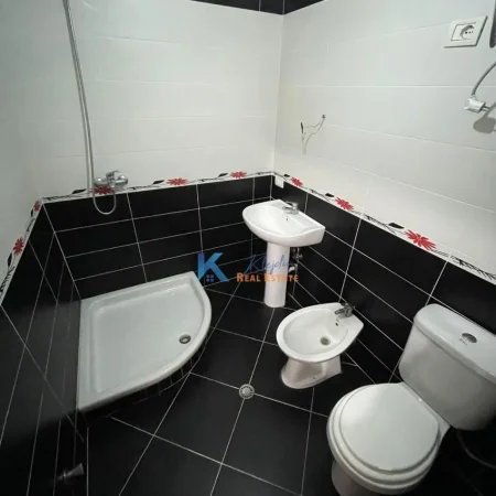 Tirane, jap me qera apartament 2+1+Ballkon Kati 5, 116 m² 600 € (Astir)