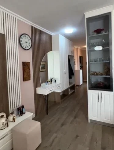 Tirane, shitet apartament 1+1 Kati 3, 76 m² 95.000 € (Fresk)