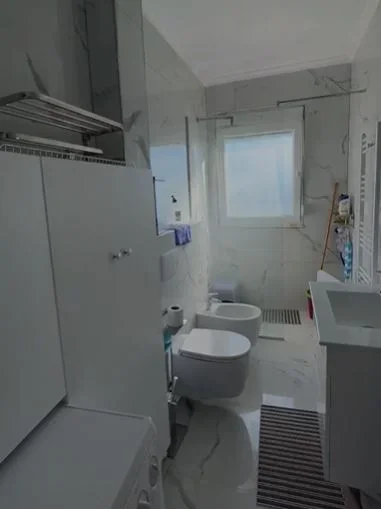 Tirane, shitet apartament 1+1 Kati 3, 76 m² 95.000 € (Fresk)