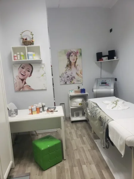 Tirane, jepet me qera ambjent biznesi Kati 2, 22 m² 250 € (Bulevardi Gjergj Fishta)