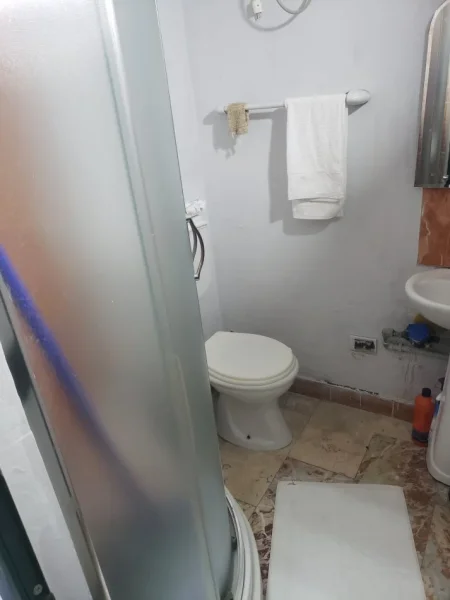 Tirane, jepet me qera ambjent biznesi Kati 2, 22 m² 250 € (Bulevardi Gjergj Fishta)