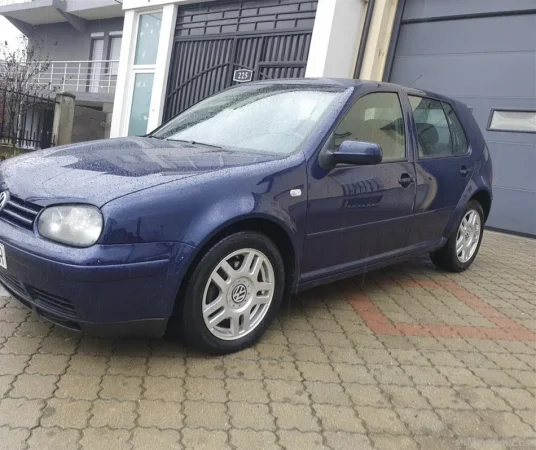 Tirane, shes makine elektrike Golf4 Manual me Nafte ngjyre blu me kandicioner 1999€ Nafte, blu manuale Kondicioner 249.000 km 1.999 €