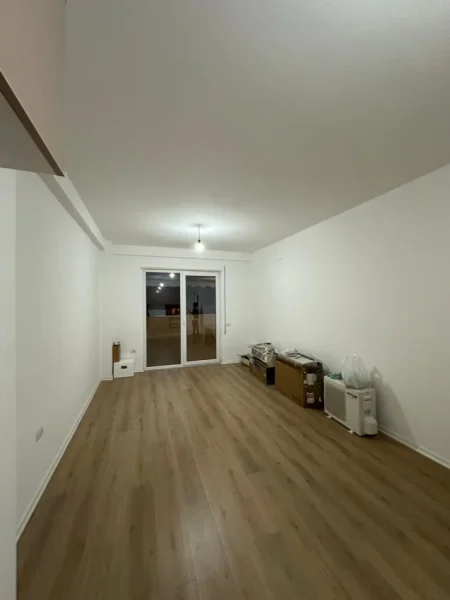 Tirane, jepet me qera apartament 1+1 Kati 1, 77 m² 450 € (astir)