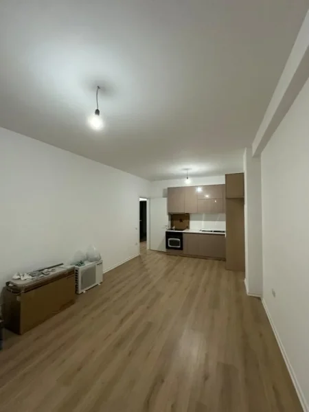 Tirane, jepet me qera apartament 1+1 Kati 1, 77 m² 450 € (astir)
