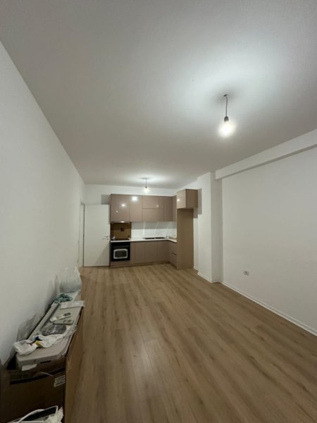 Tirane, jepet me qera apartament 1+1 Kati 1, 77 m² 450 € (astir)