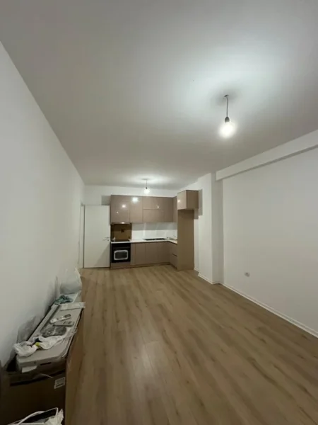 Tirane, jepet me qera apartament 1+1 Kati 1, 77 m² 450 € (astir)