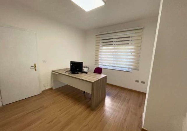 Tirane, jepet me qera apartament 1+1 Kati 1, 60 m² 500 € (Komuna e Parisit)