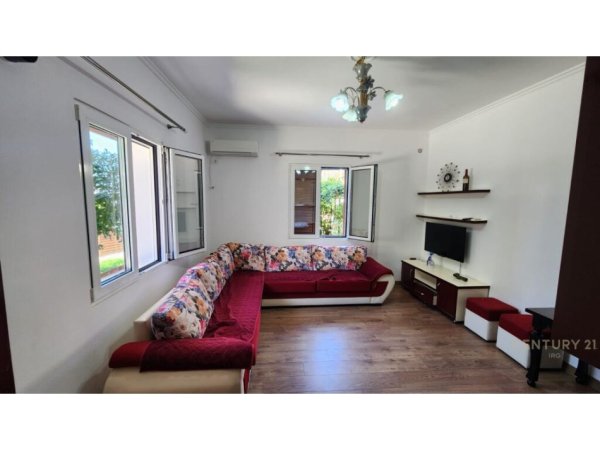 Tirane, jepet me qera Vile 2+1 Kati 1, 100 m² 500 € (Rruga Sabaudin Gabrani)
