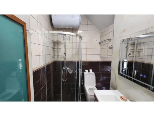Tirane, jepet me qera Vile 2+1 Kati 1, 100 m² 500 € (Rruga Sabaudin Gabrani)