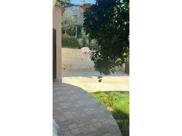 Tirane, jepet me qera Vile 2+1 Kati 1, 100 m² 500 € (Rruga Sabaudin Gabrani)
