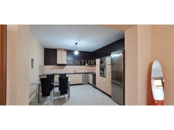 Tirane, jepet me qera apartament 2+1+Ballkon Kati 5, 129 m² 650 € (Rruga Bako Dervishaj)