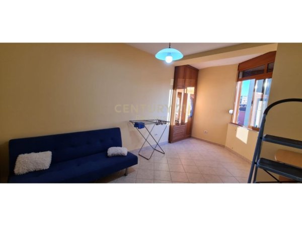 Tirane, jepet me qera apartament 2+1+Ballkon Kati 5, 129 m² 650 € (Rruga Bako Dervishaj)