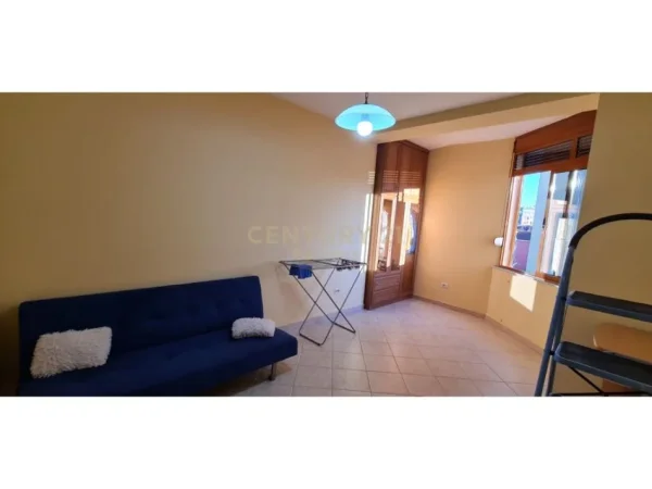 Tirane, jepet me qera apartament 2+1+Ballkon Kati 5, 129 m² 650 € (Rruga Bako Dervishaj)