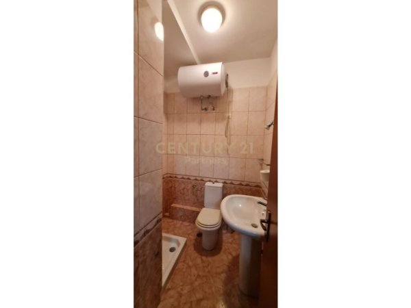 Tirane, jepet me qera apartament 2+1+Ballkon Kati 5, 129 m² 650 € (Rruga Bako Dervishaj)