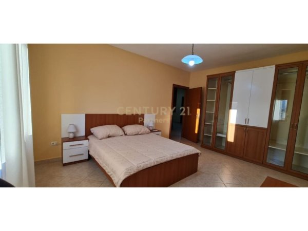 Tirane, jepet me qera apartament 2+1+Ballkon Kati 5, 129 m² 650 € (Rruga Bako Dervishaj)