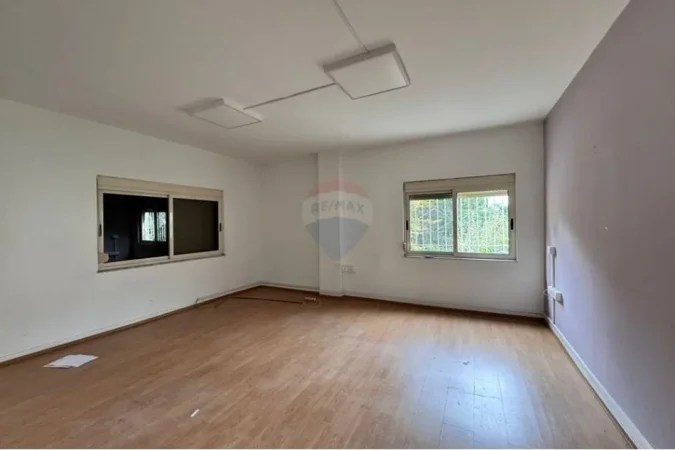 Tirane, jepet me qera zyre Kati 2, 150 m² 1.500 € (QIRA AMBIENT PER ZYRA STADIUMI DINAMO!)