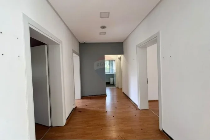 Tirane, jepet me qera zyre Kati 2, 150 m² 1.500 € (QIRA AMBIENT PER ZYRA STADIUMI DINAMO!)