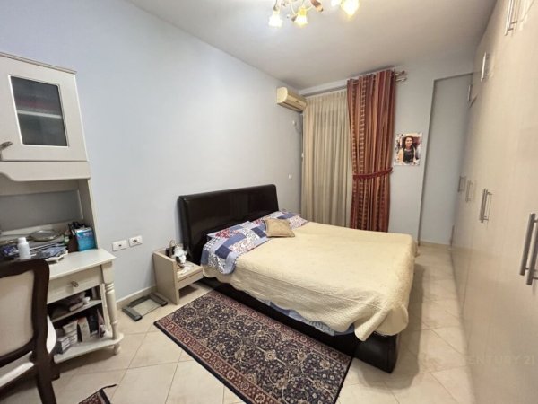 Tirane, jepet me qera apartament 1+1+Ballkon Kati 2, 82 m² 145.000 € (liqeni i tiranes)