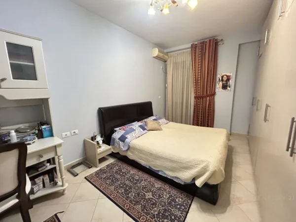 Tirane, jepet me qera apartament 1+1+Ballkon Kati 2, 82 m² 145.000 € (liqeni i tiranes)