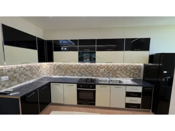 Shqiperi, shes apartament 2+1 Kati 3, 120 m² 240.000 € (Liqeni i thate, Tirane)