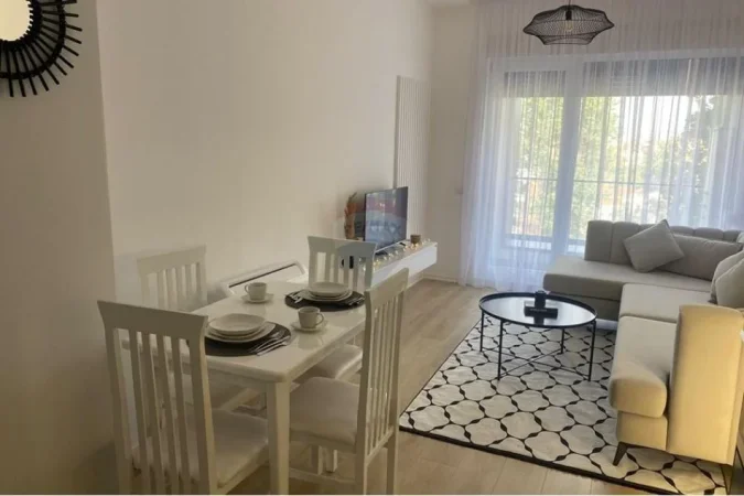 Tirane, jepet me qera apartament 1+1+Ballkon Kati 5, 60 m² 550 € (Kompleksi Kontakt)
