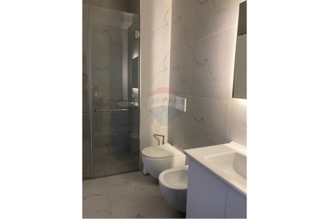 Tirane, jepet me qera apartament 1+1+Ballkon Kati 5, 60 m² 550 € (Kompleksi Kontakt)