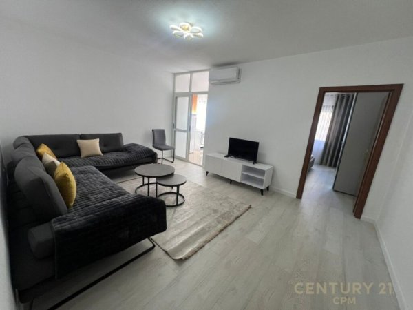 Tirane, jepet me qera apartament 1+1+Ballkon Kati 7, 60 m² 650 € 