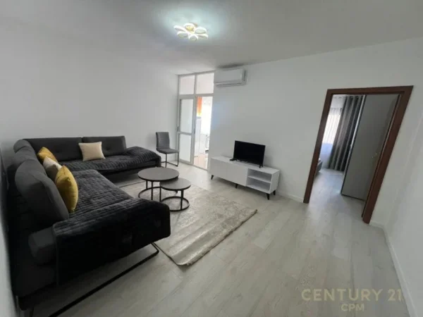 Tirane, jepet me qera apartament 1+1+Ballkon Kati 7, 60 m² 650 € 