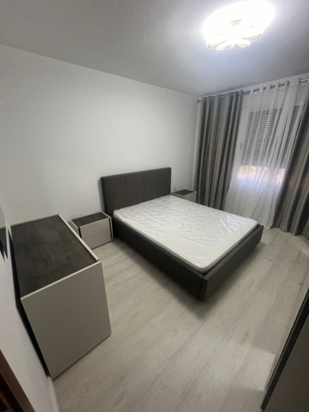 Tirane, jepet me qera apartament 1+1+Ballkon Kati 5, 65 m² 650 € 