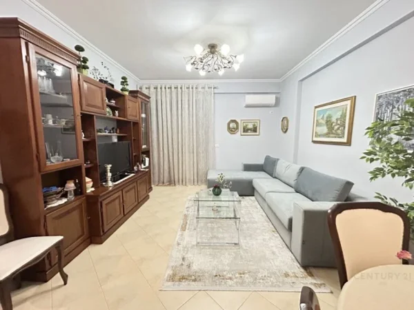 Tirane, shes apartament 1+1+Ballkon , 82 m² 140.000 € (Liqeni i Thatë)