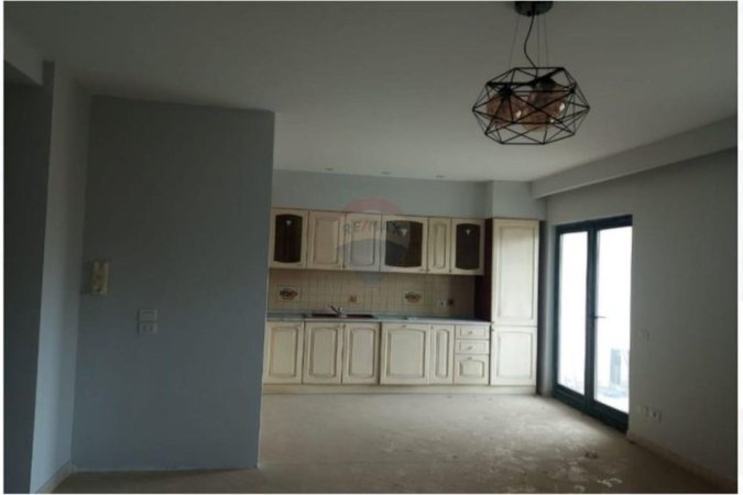 Tirane, jepet me qera apartament 2+1 Kati 3, 110 m² 450 € (Reshit Petrela)