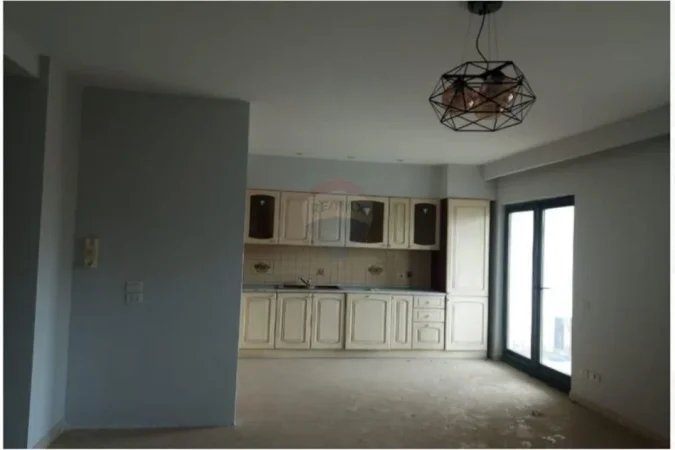 Tirane, jepet me qera apartament 2+1 Kati 3, 110 m² 450 € (Reshit Petrela)