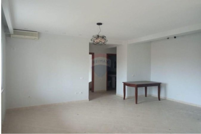 Tirane, jepet me qera apartament 2+1 Kati 3, 110 m² 450 € (Reshit Petrela)
