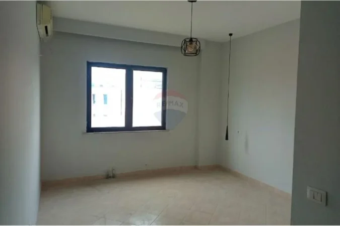 Tirane, jepet me qera apartament 2+1 Kati 3, 110 m² 450 € (Reshit Petrela)