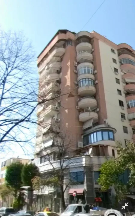 Tirane, jepet me qera zyre Kati 4, 30 m² 350 Euro (Abdyl Frasheri)