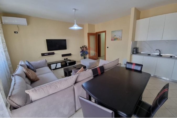Tirane, jepet me qera apartament 2+1+Ballkon Kati 10, 103 m² 900 € (Prokuroria)