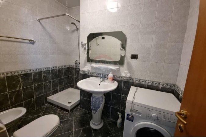 Tirane, jepet me qera apartament 2+1+Ballkon Kati 10, 103 m² 900 € (Prokuroria)